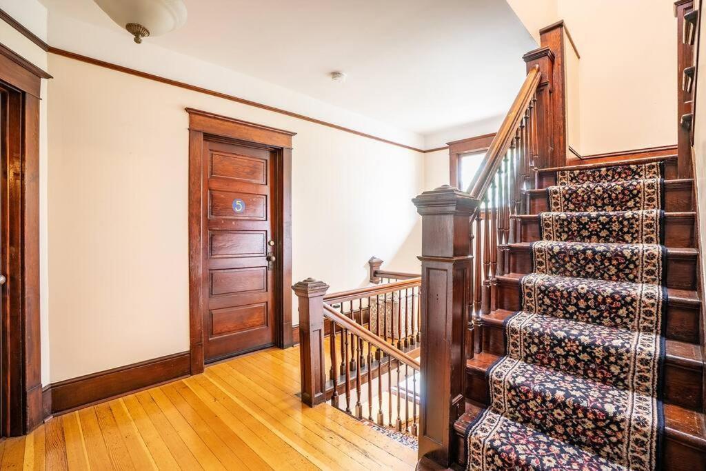 Charming 1Bd Suite In Capitol Hill - Foxglove Inn シアトル エクステリア 写真