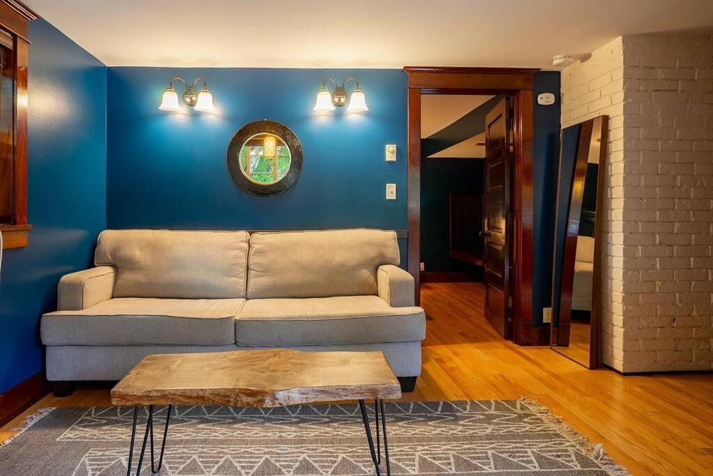 Charming 1Bd Suite In Capitol Hill - Foxglove Inn シアトル エクステリア 写真